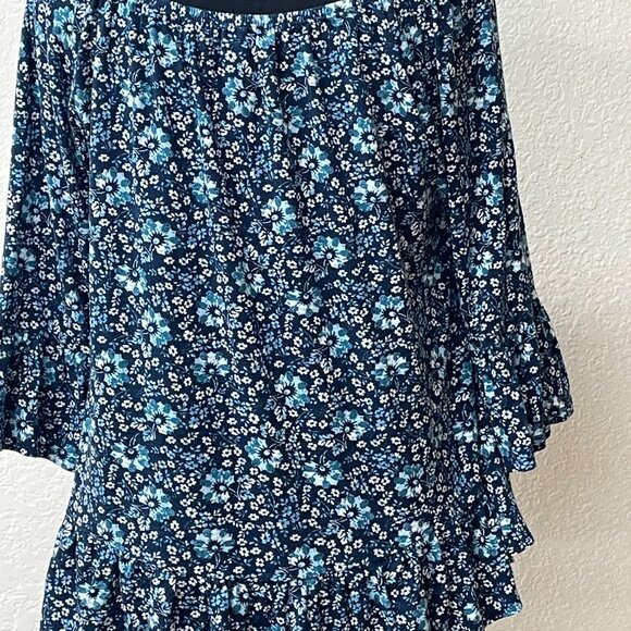 Style and Co. Flowered Top with 3/4 inch sleeves Size Medium - Picture 4 of 6
